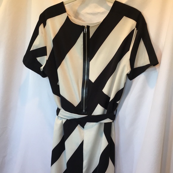 Carre Noir tie dress - Picture 3 of 7